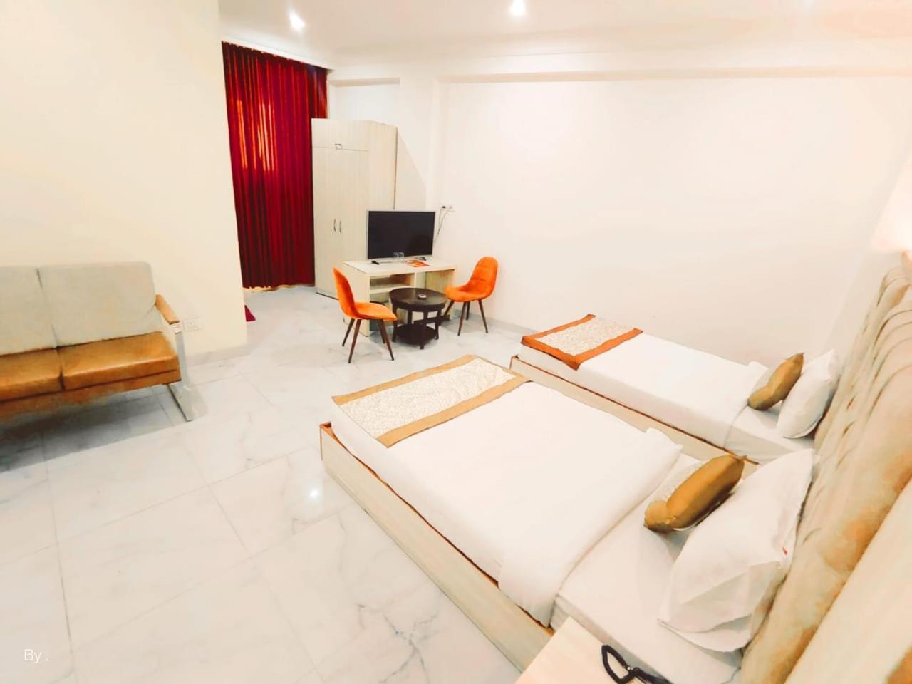 Отель The Almora Residency - Complimentary Airport Trasnfer Нью-Дели Экстерьер фото