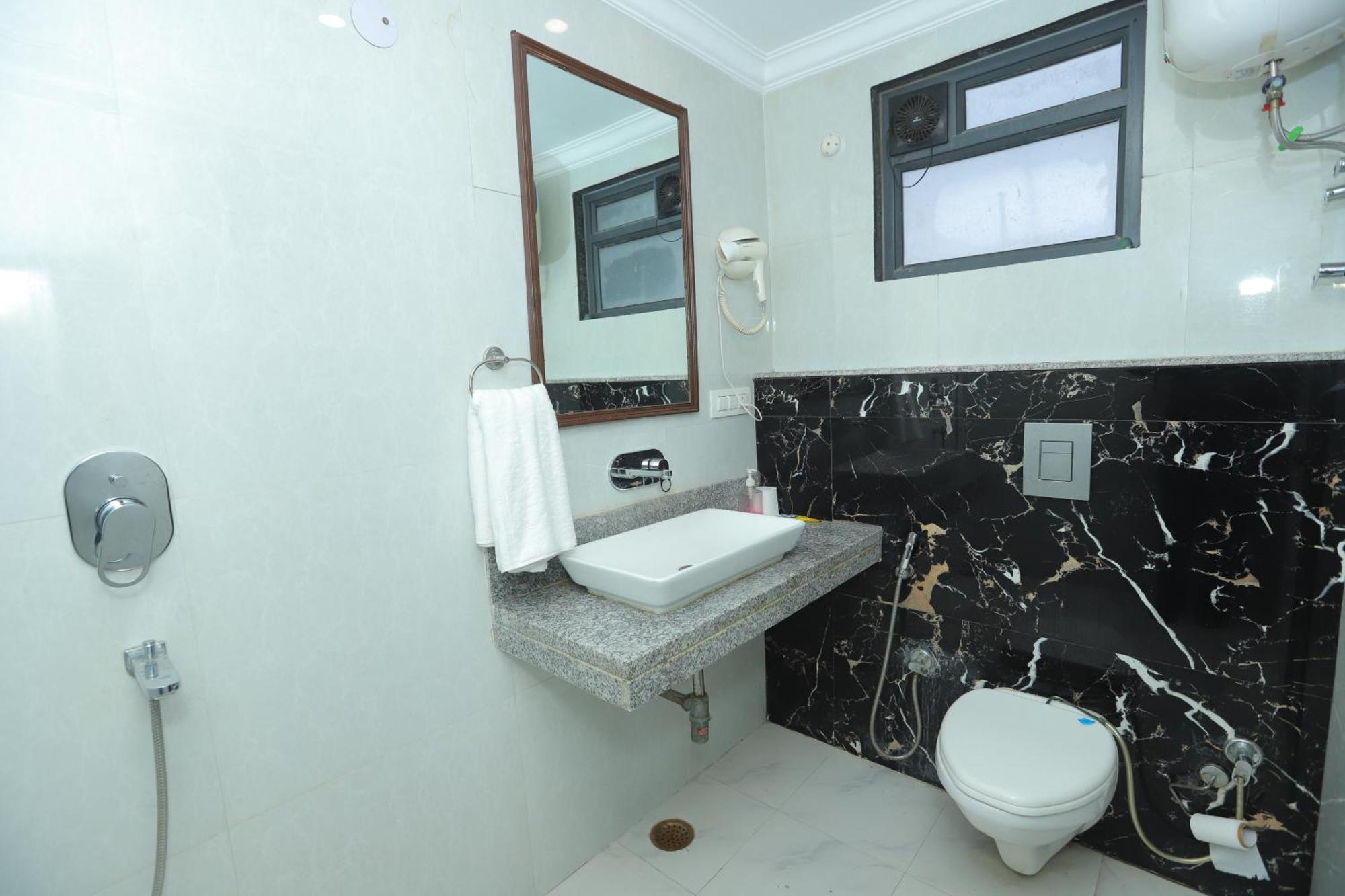 Отель The Almora Residency - Complimentary Airport Trasnfer Нью-Дели Экстерьер фото