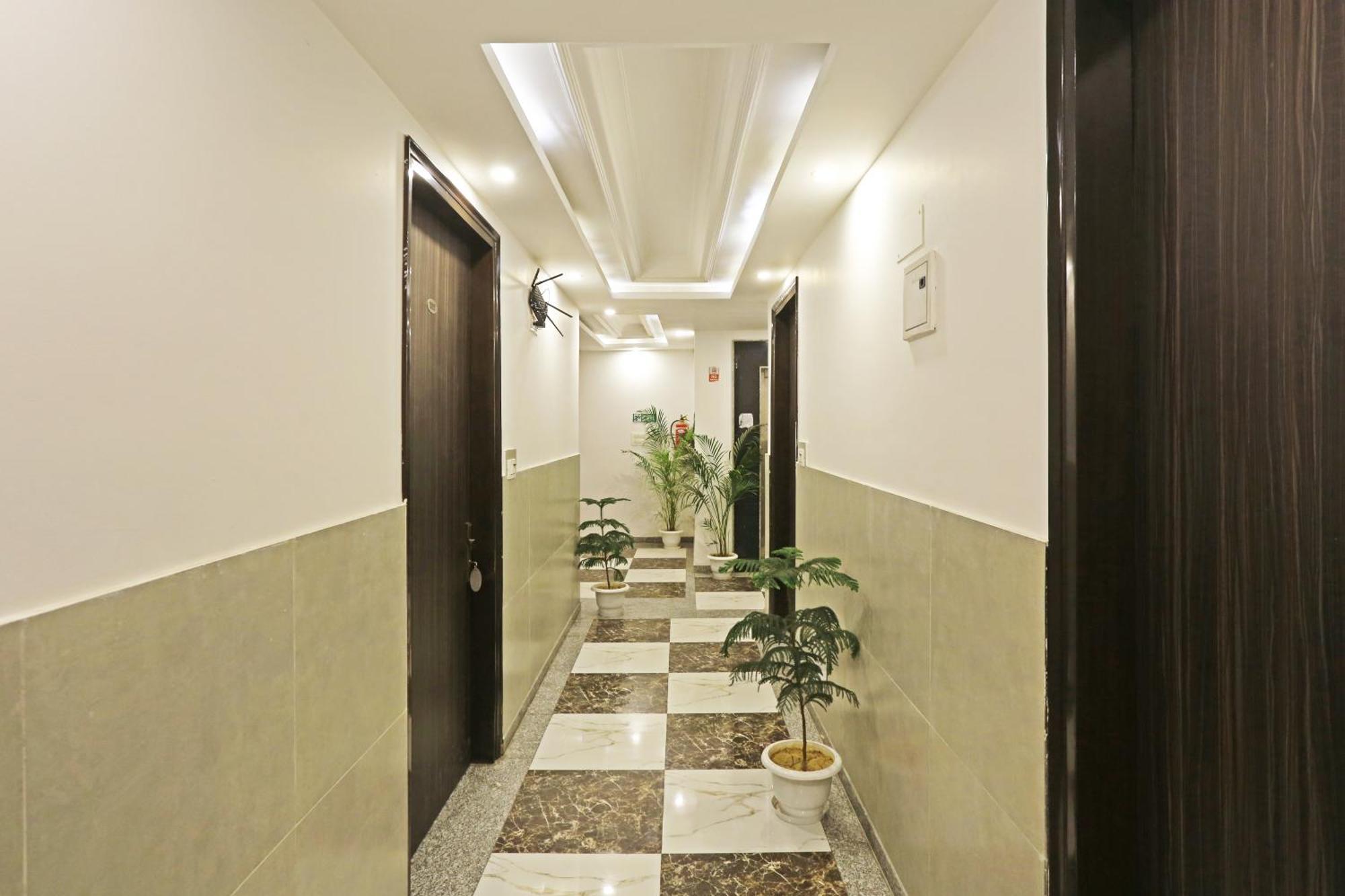 Отель The Almora Residency - Complimentary Airport Trasnfer Нью-Дели Экстерьер фото