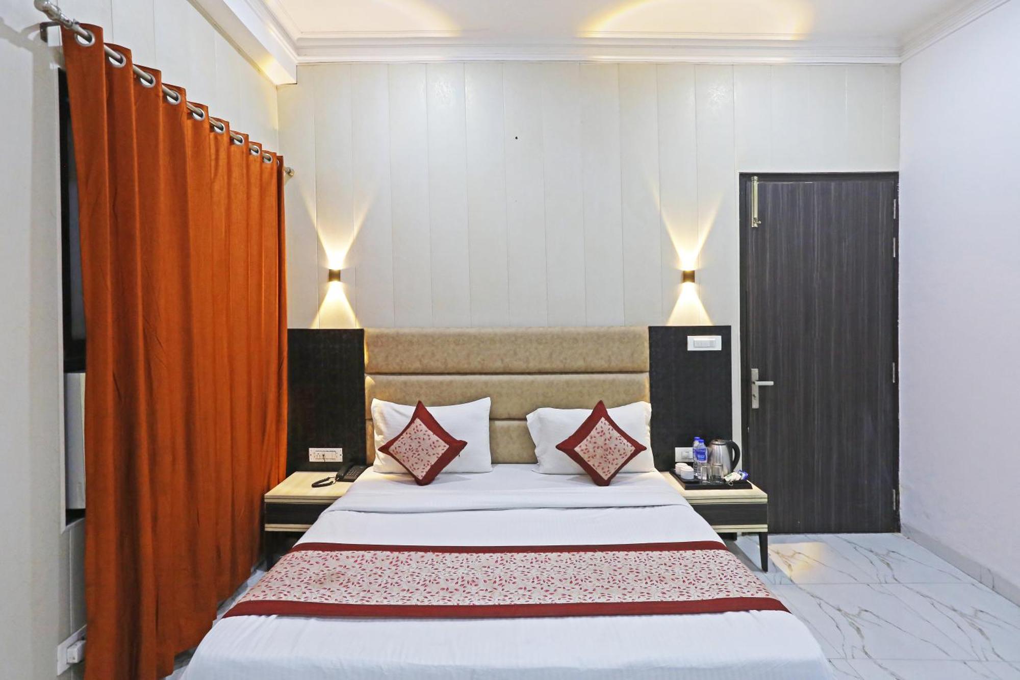 Отель The Almora Residency - Complimentary Airport Trasnfer Нью-Дели Экстерьер фото