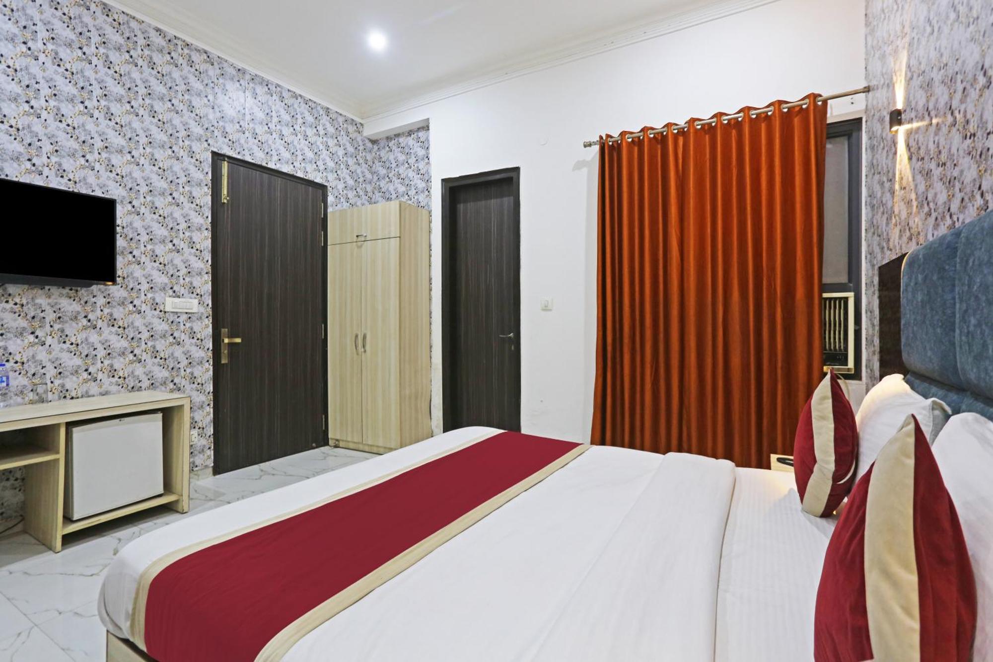 Отель The Almora Residency - Complimentary Airport Trasnfer Нью-Дели Экстерьер фото