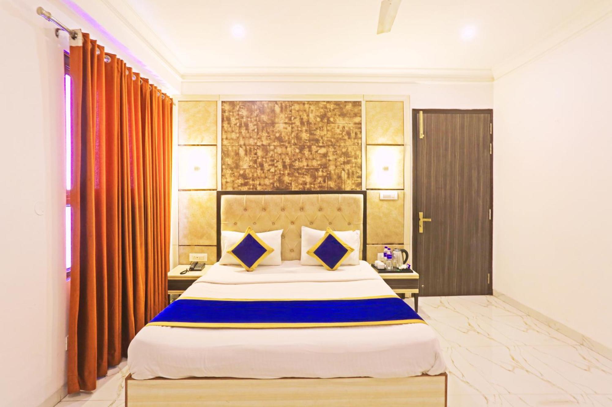 Отель The Almora Residency - Complimentary Airport Trasnfer Нью-Дели Экстерьер фото