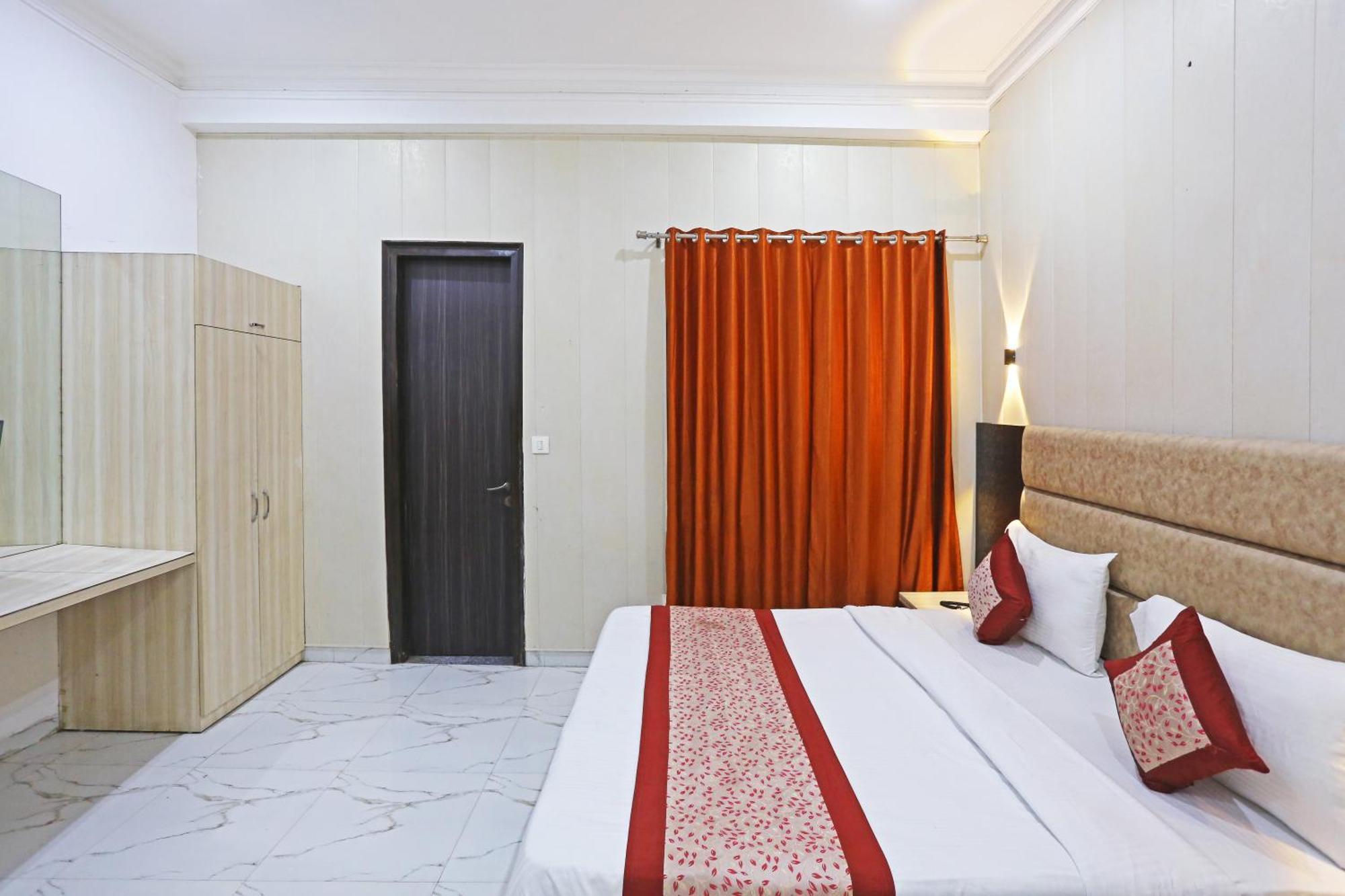 Отель The Almora Residency - Complimentary Airport Trasnfer Нью-Дели Экстерьер фото