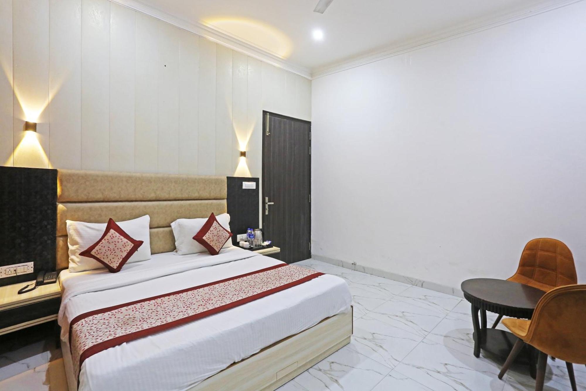Отель The Almora Residency - Complimentary Airport Trasnfer Нью-Дели Экстерьер фото
