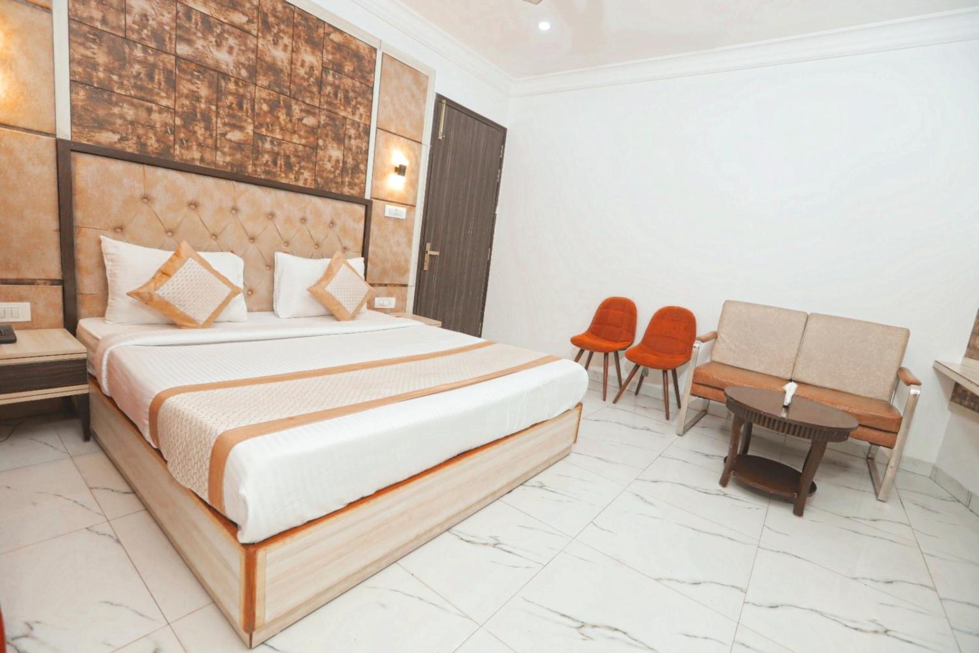 Отель The Almora Residency - Complimentary Airport Trasnfer Нью-Дели Экстерьер фото