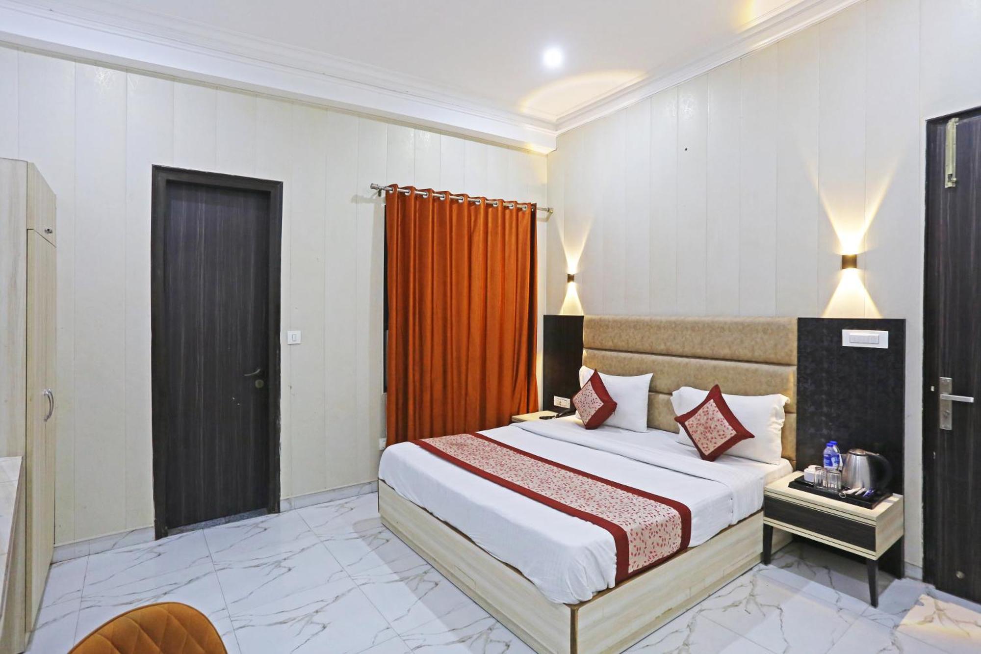 Отель The Almora Residency - Complimentary Airport Trasnfer Нью-Дели Экстерьер фото