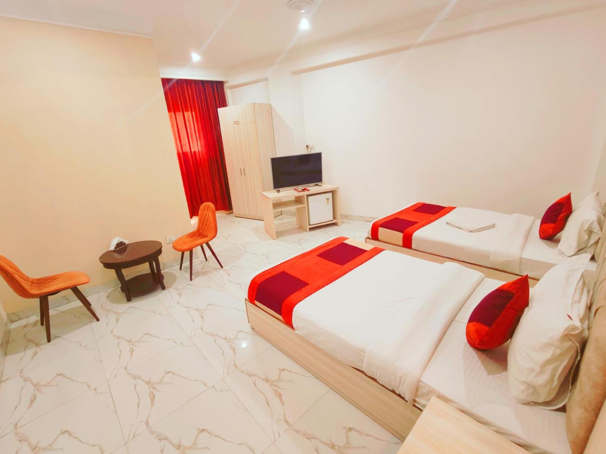 Отель The Almora Residency - Complimentary Airport Trasnfer Нью-Дели Экстерьер фото