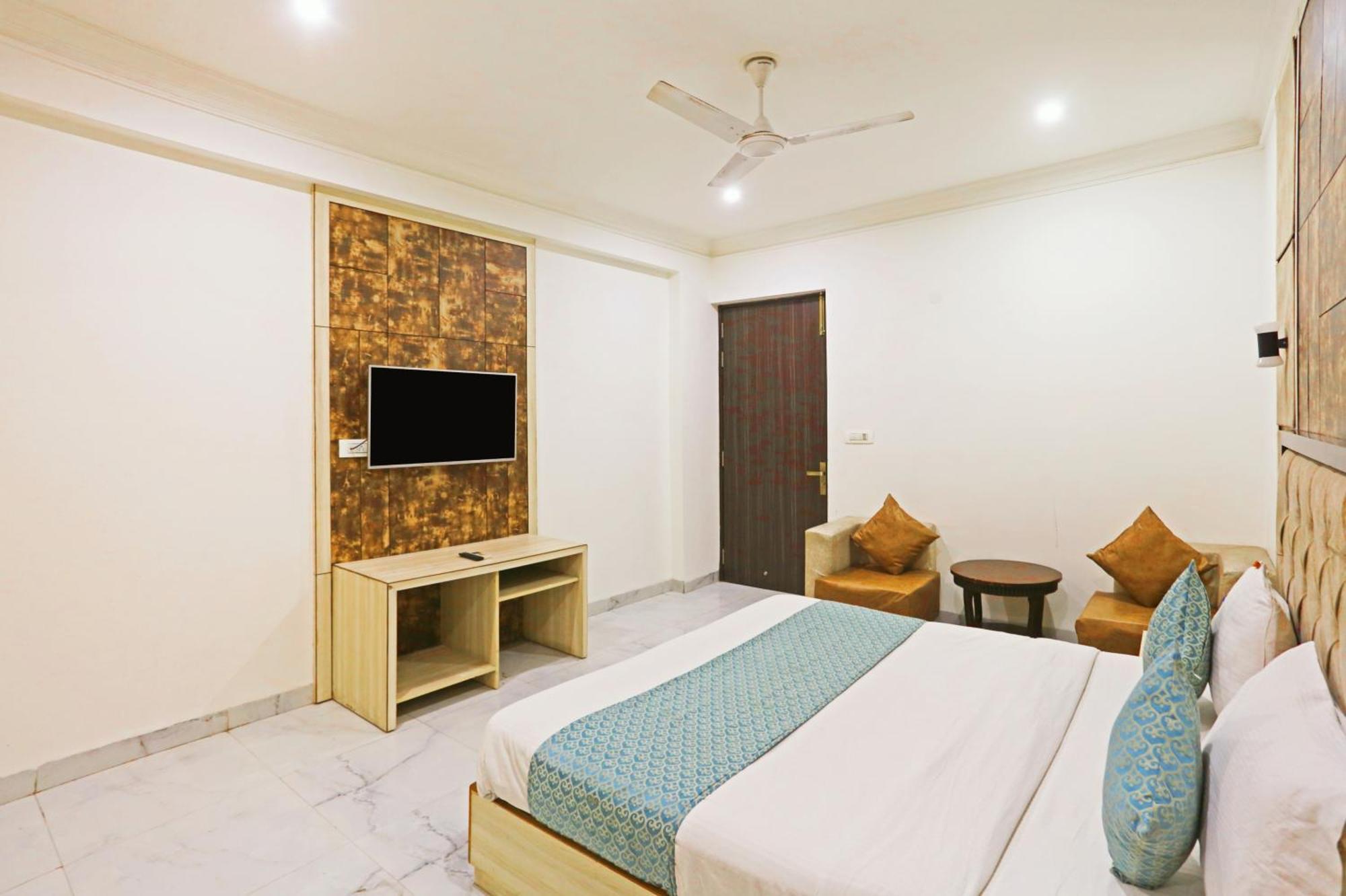 Отель The Almora Residency - Complimentary Airport Trasnfer Нью-Дели Экстерьер фото