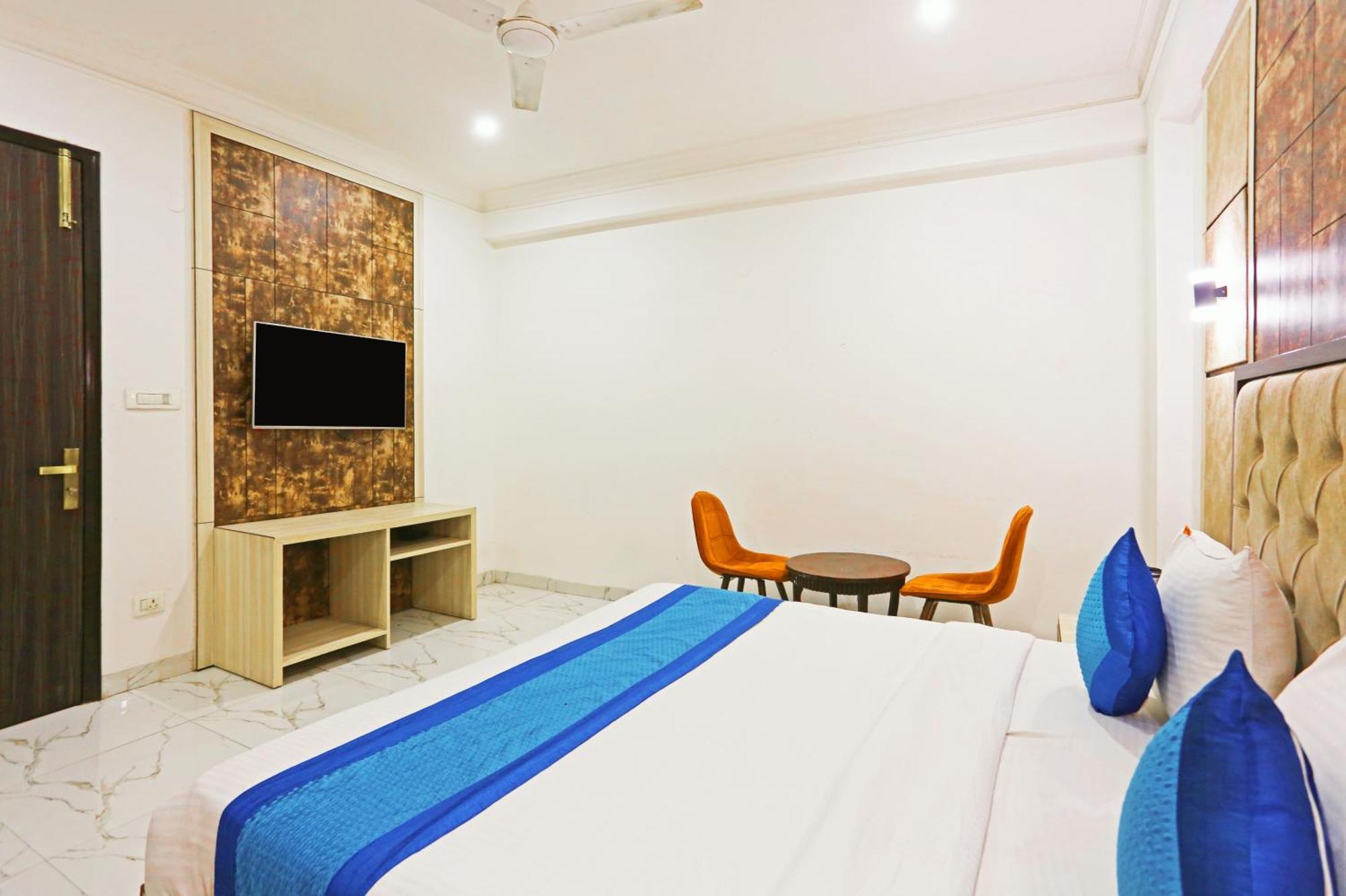 Отель The Almora Residency - Complimentary Airport Trasnfer Нью-Дели Экстерьер фото