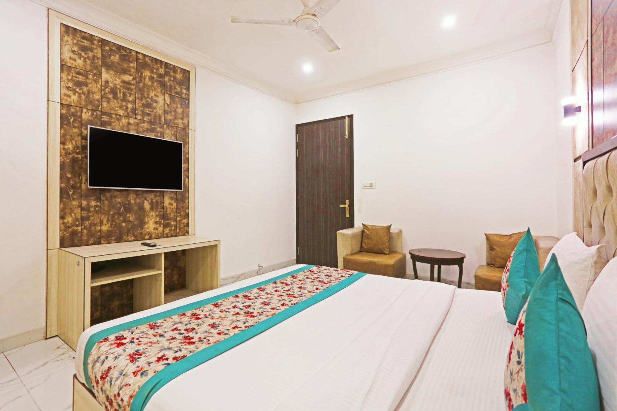 Отель The Almora Residency - Complimentary Airport Trasnfer Нью-Дели Экстерьер фото
