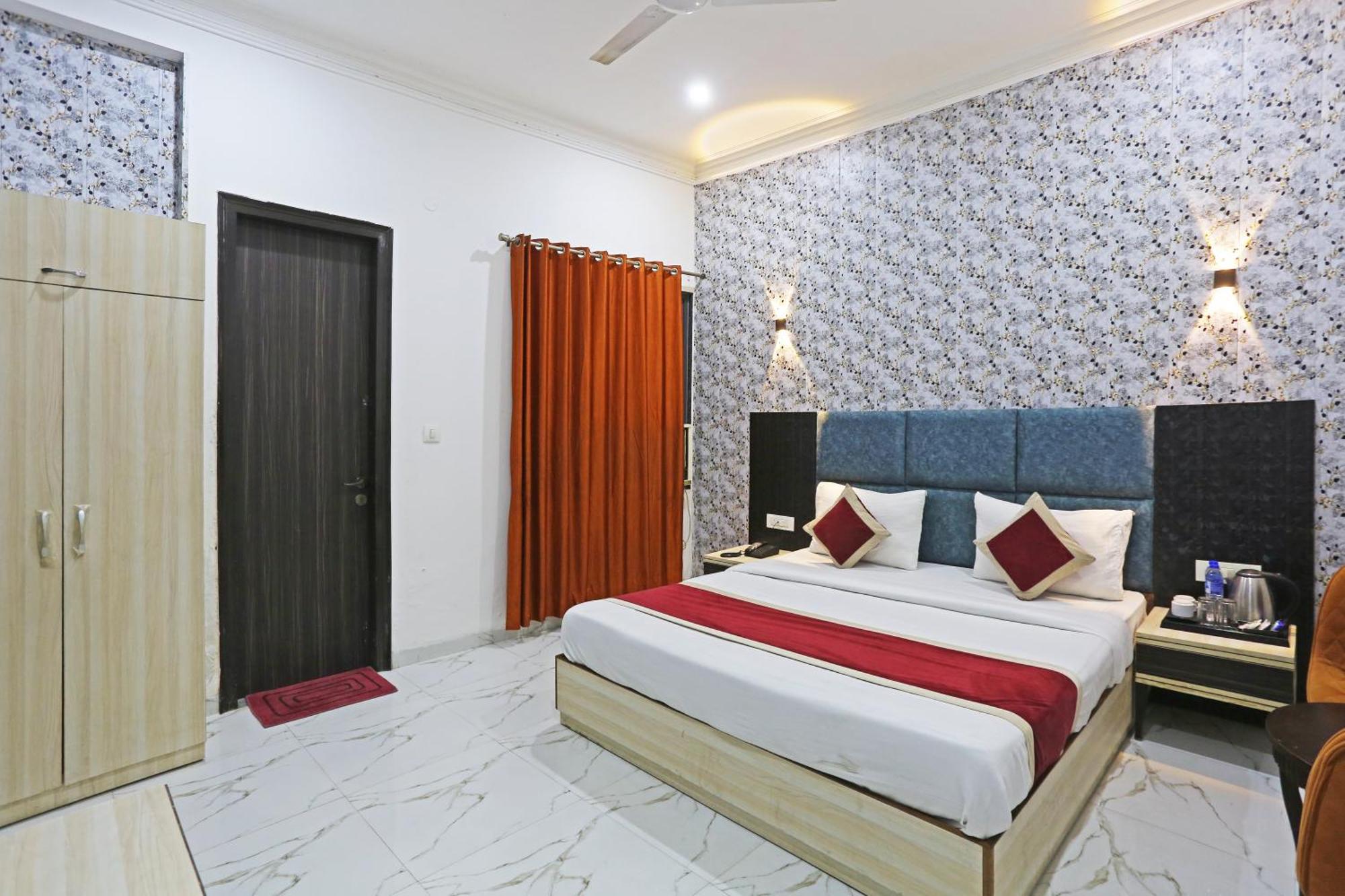Отель The Almora Residency - Complimentary Airport Trasnfer Нью-Дели Экстерьер фото