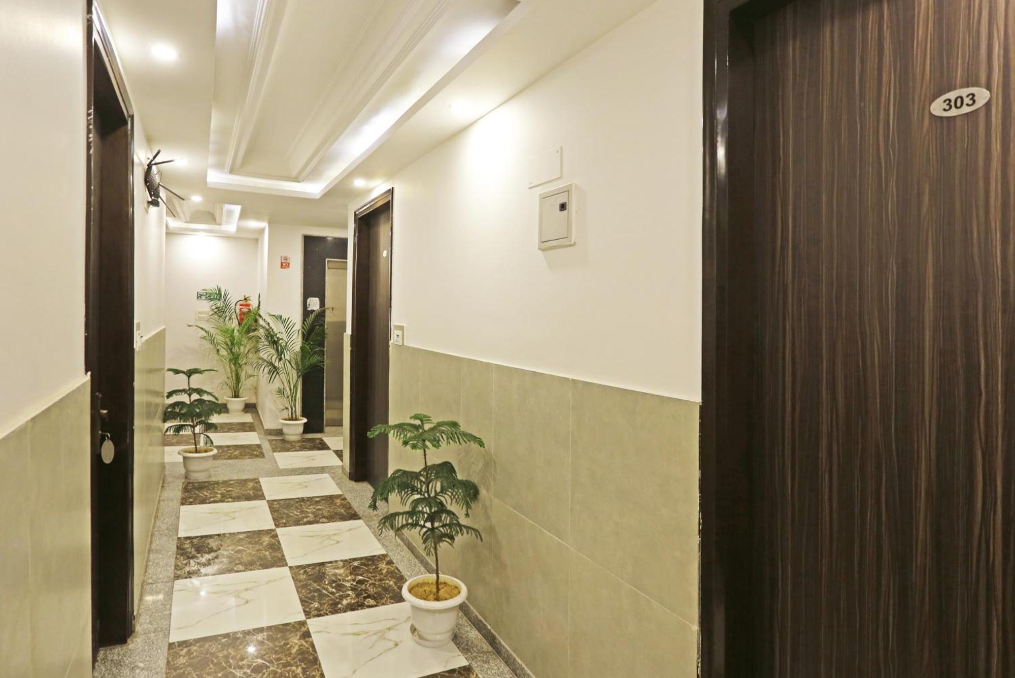 Отель The Almora Residency - Complimentary Airport Trasnfer Нью-Дели Экстерьер фото