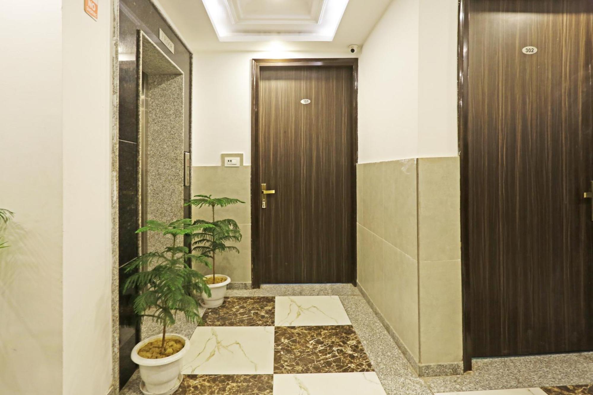 Отель The Almora Residency - Complimentary Airport Trasnfer Нью-Дели Экстерьер фото