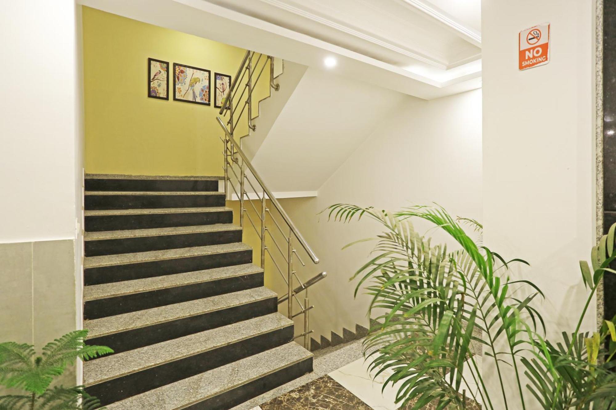 Отель The Almora Residency - Complimentary Airport Trasnfer Нью-Дели Экстерьер фото