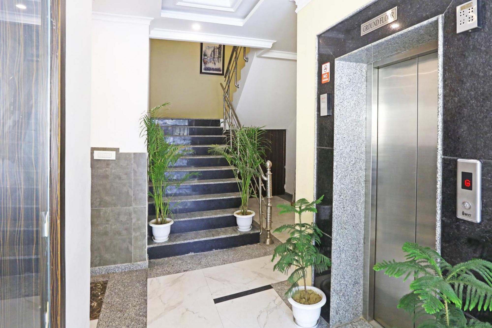 Отель The Almora Residency - Complimentary Airport Trasnfer Нью-Дели Экстерьер фото