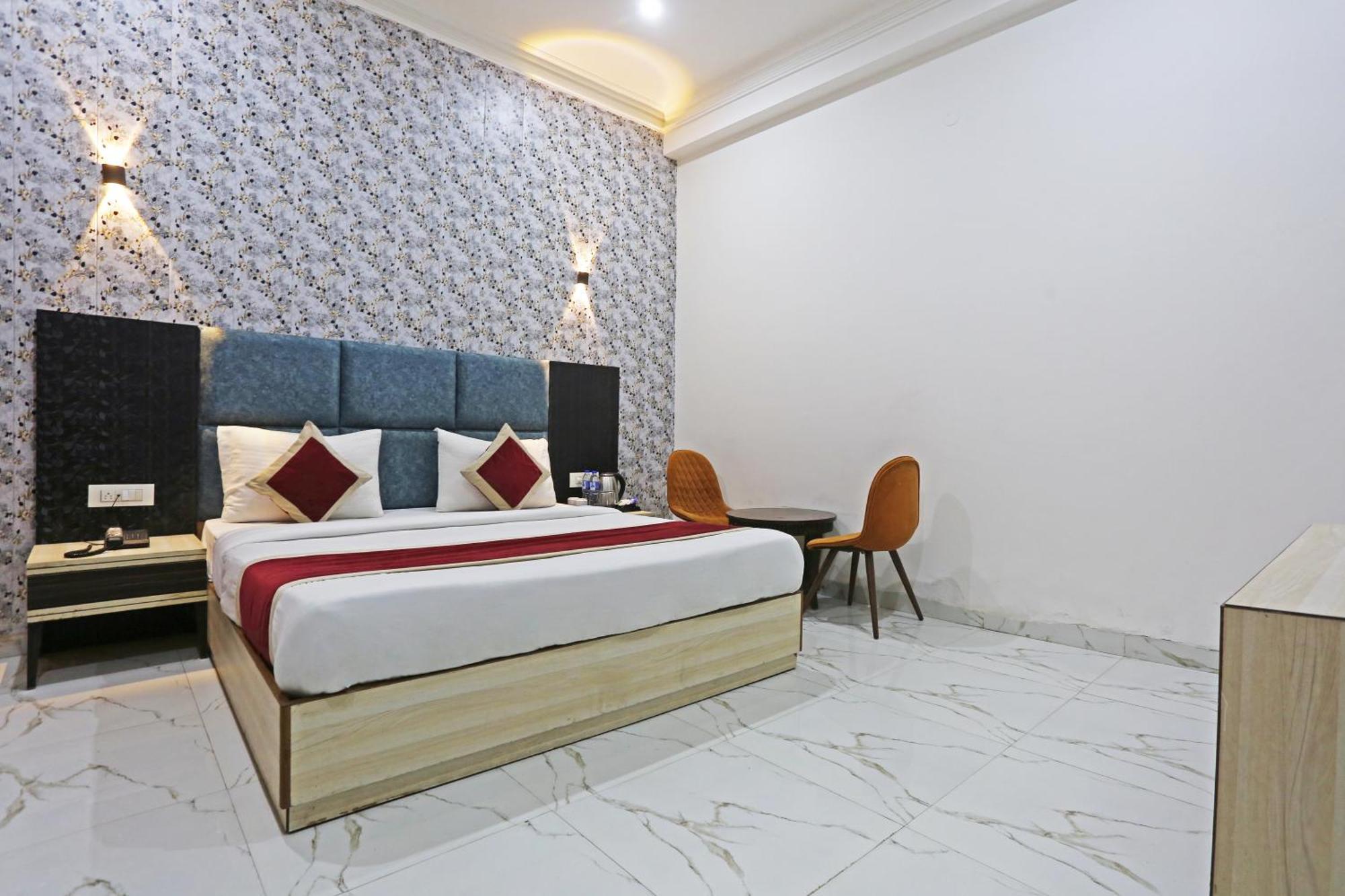 Отель The Almora Residency - Complimentary Airport Trasnfer Нью-Дели Экстерьер фото