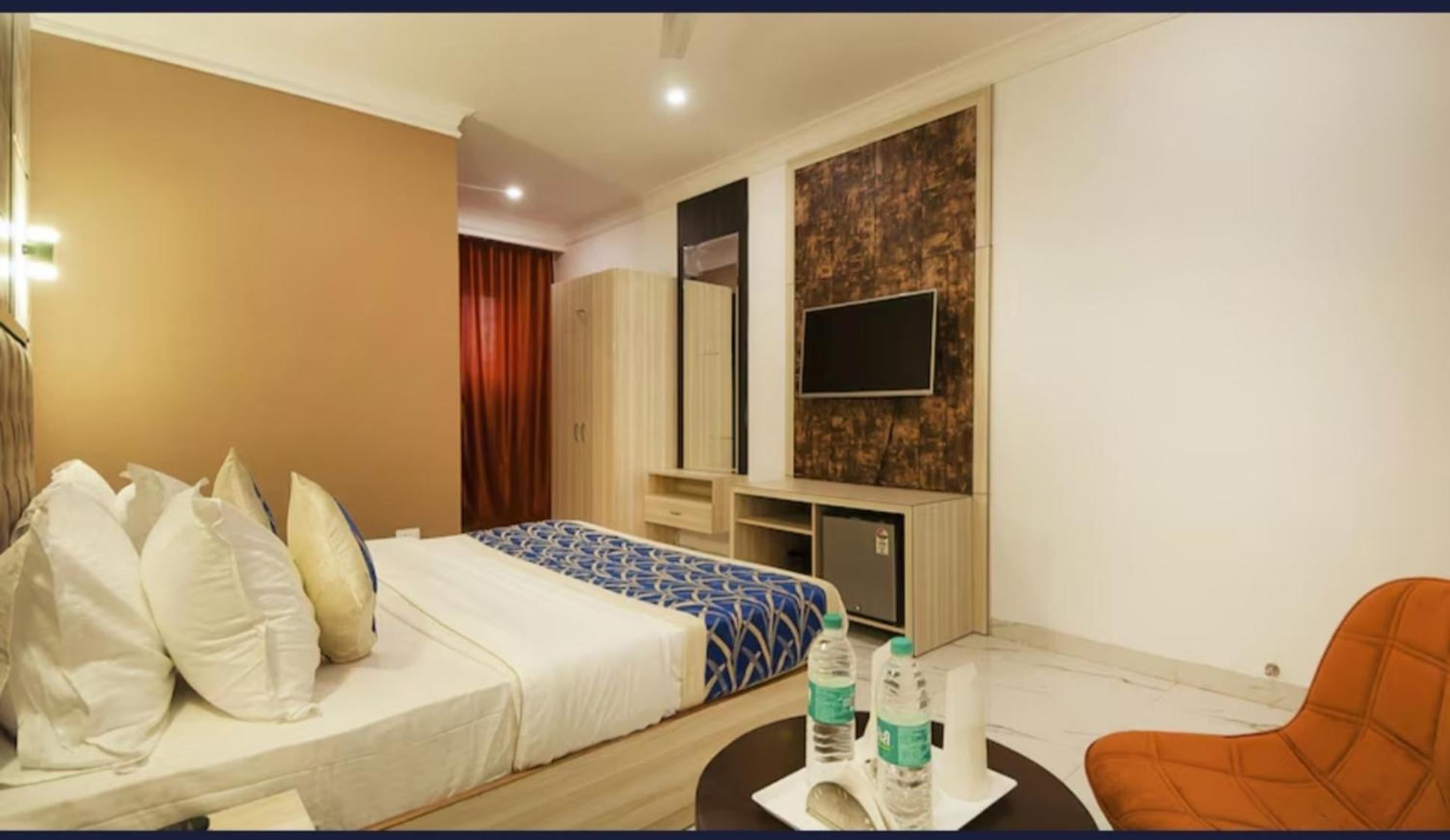 Отель The Almora Residency - Complimentary Airport Trasnfer Нью-Дели Номер фото