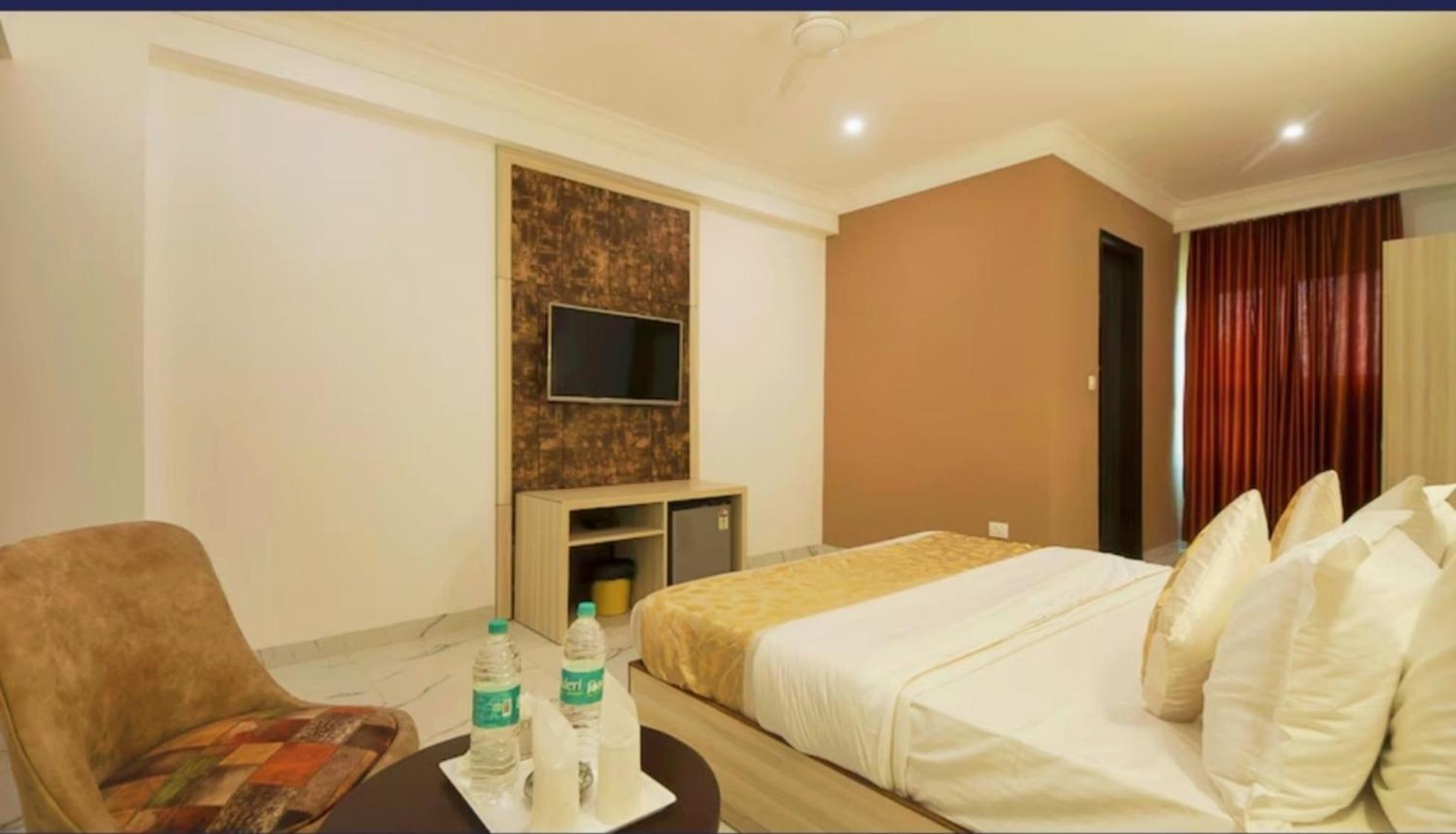 Отель The Almora Residency - Complimentary Airport Trasnfer Нью-Дели Номер фото