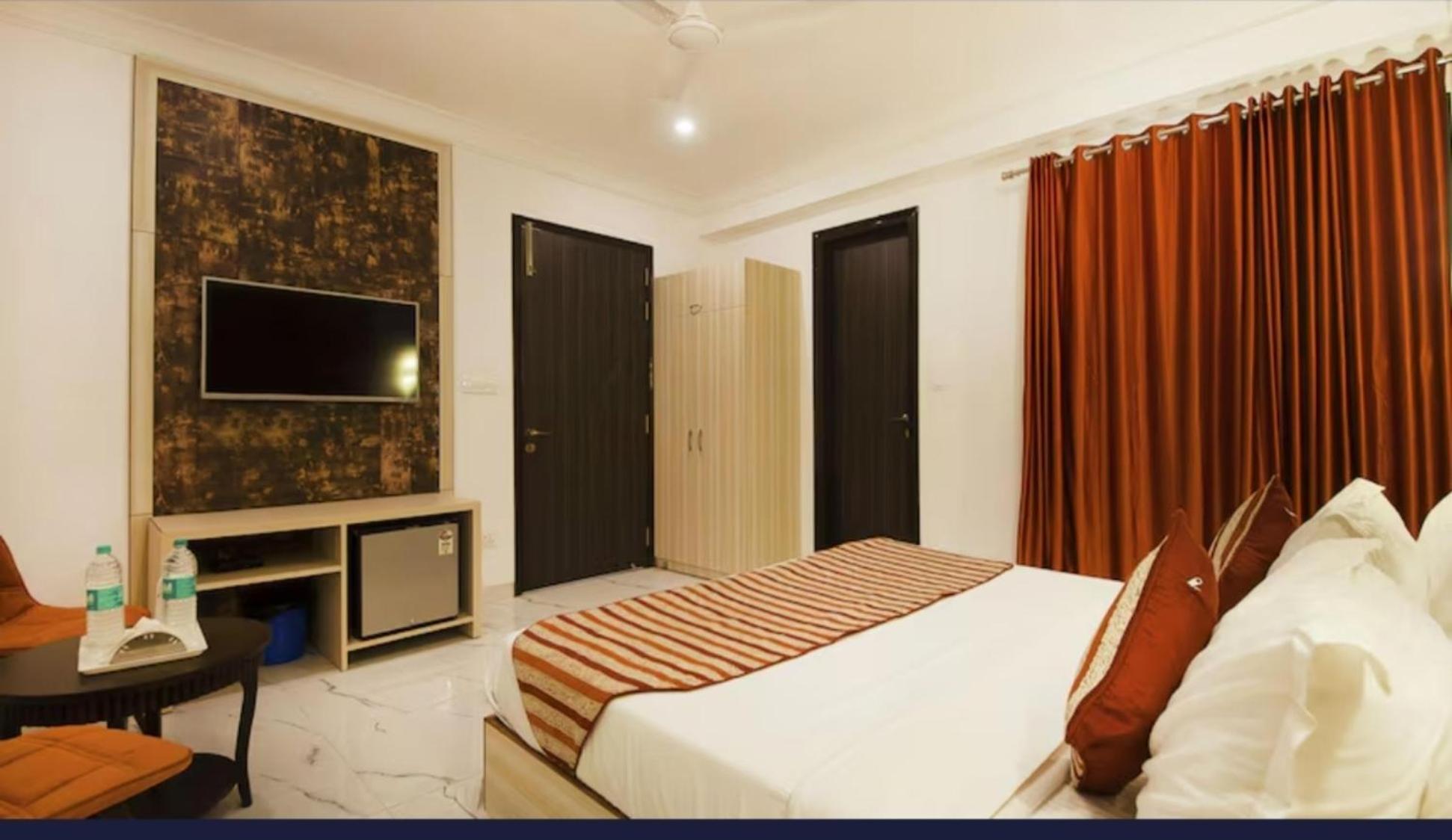 Отель The Almora Residency - Complimentary Airport Trasnfer Нью-Дели Номер фото