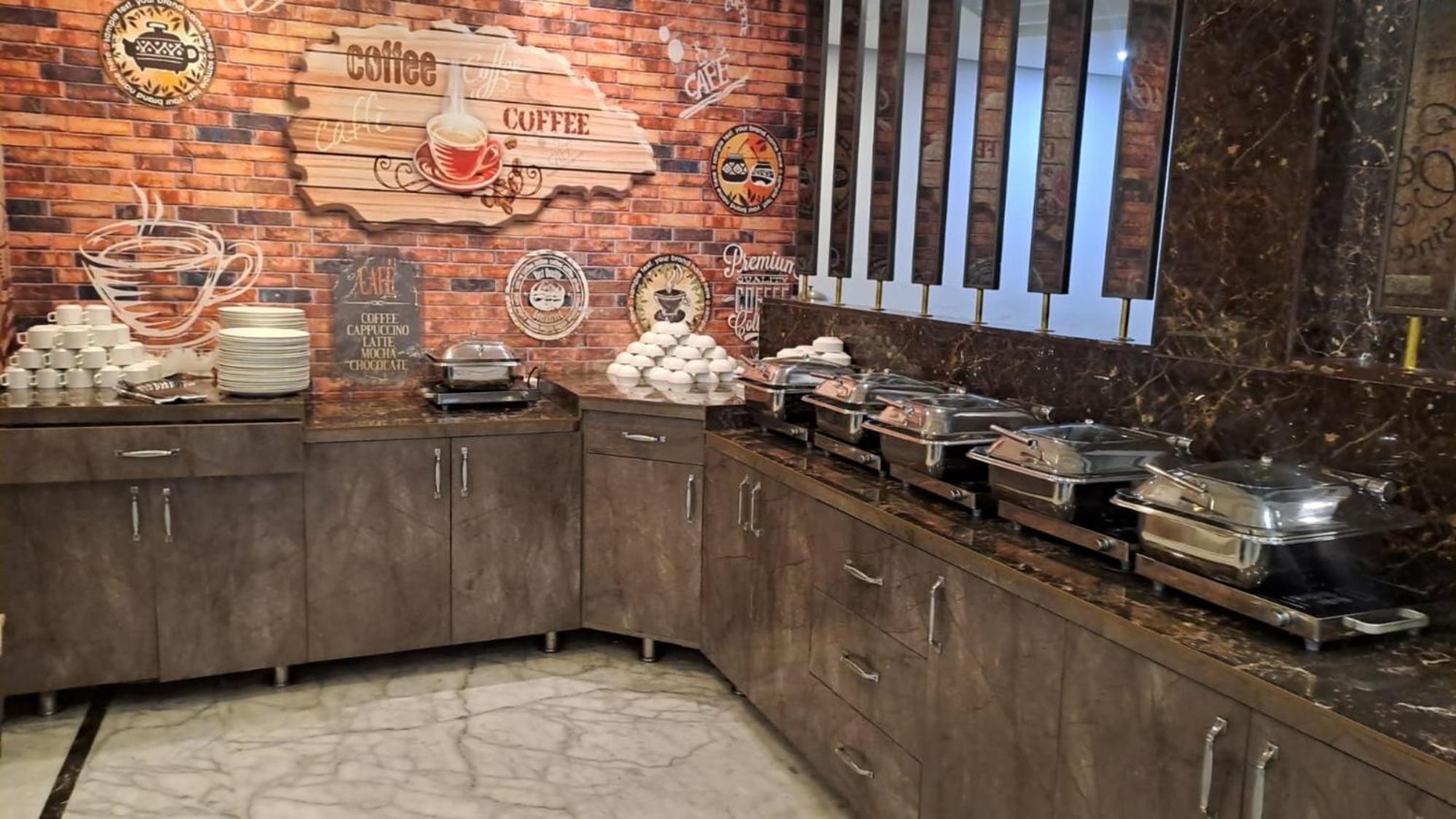 Отель The Almora Residency - Complimentary Airport Trasnfer Нью-Дели Экстерьер фото