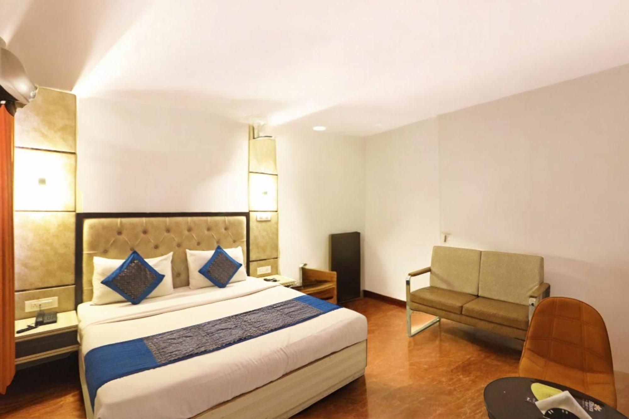 Отель The Almora Residency - Complimentary Airport Trasnfer Нью-Дели Экстерьер фото